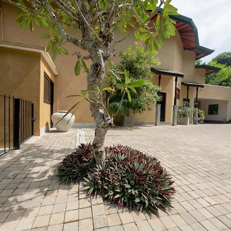 Melheim Kandy Villas Exterior photo