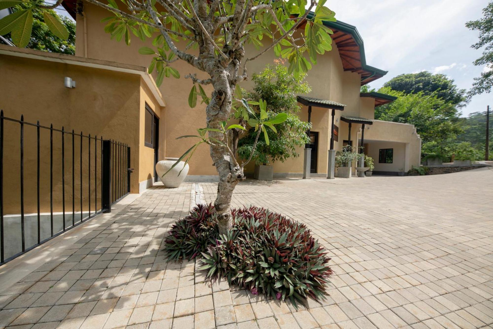 Melheim Kandy Villas Exterior photo